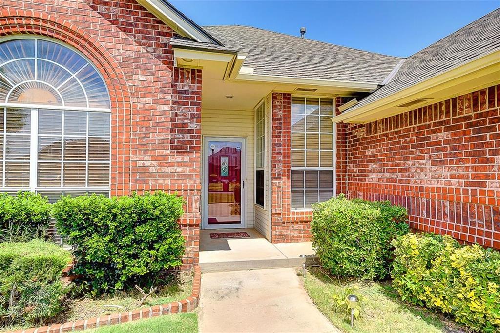 2013 Oak Dr, Moore, OK 73170 photo 4