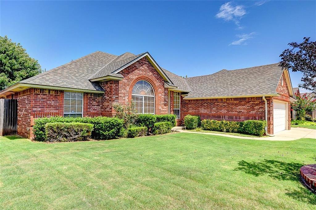 2013 Oak Dr, Moore, OK 73170 photo 3