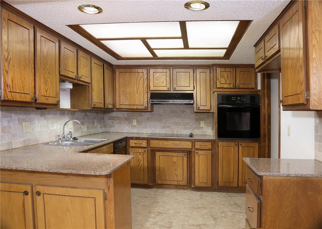 324 E Platt Dr, Yukon, OK 73099 photo 4
