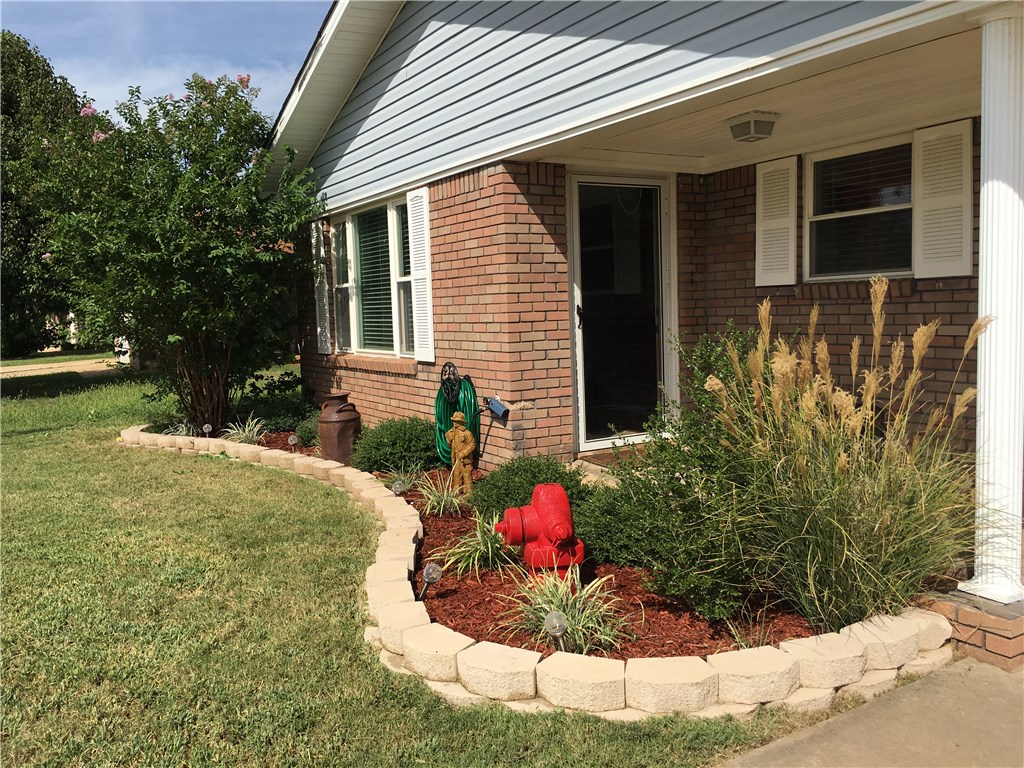 616 Windsor, Altus, OK 73521 photo 3