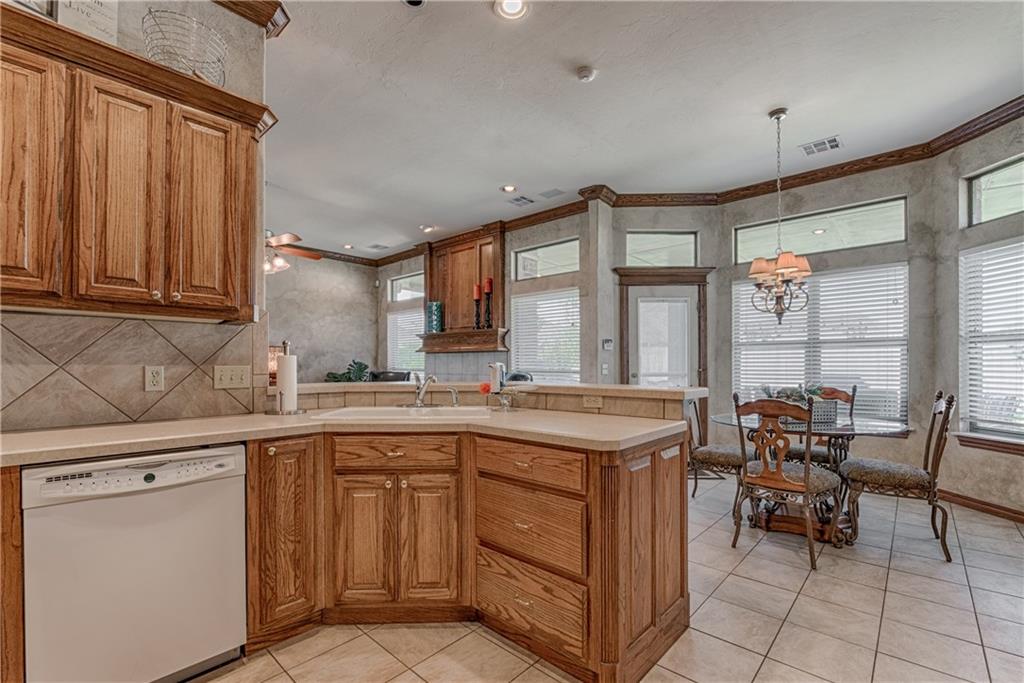 2201 Oak Dr, Moore, OK 73170 photo 12