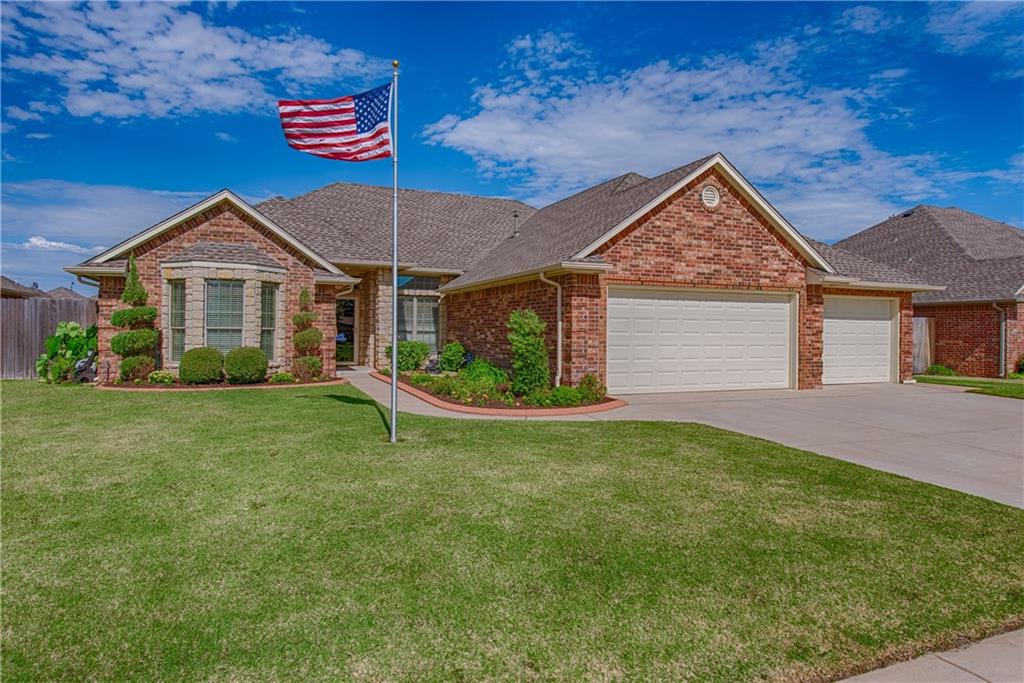 2201 Oak Dr, Moore, OK 73170 photo 1