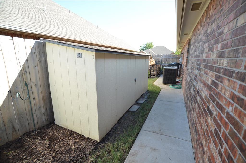 2201 Oak Dr, Moore, OK 73170 photo 32