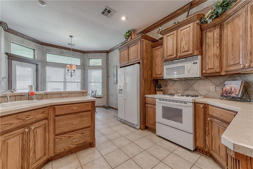 2201 Oak Dr, Moore, OK 73170 photo 14