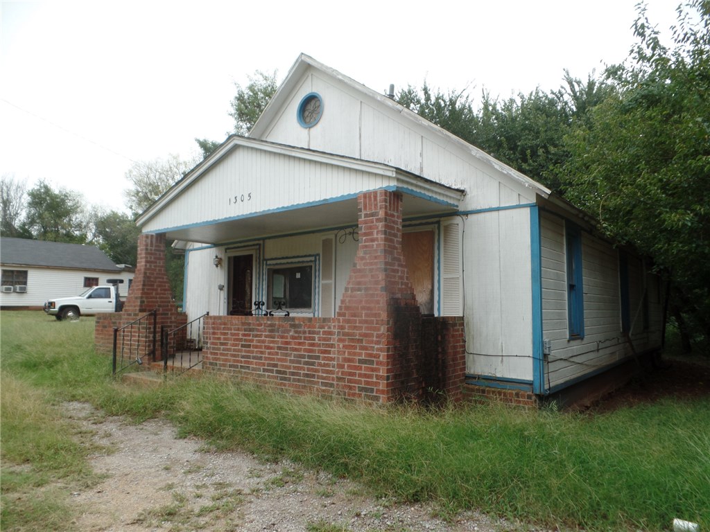1305 E Perkins, Guthrie, OK 73044 photo 1