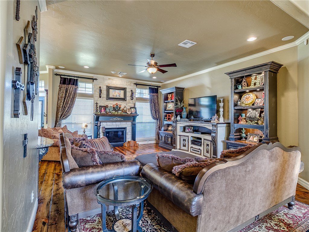 4601 Mackenzie Dr, Moore, OK 73160 photo 11