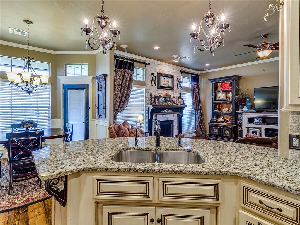 4601 Mackenzie Dr, Moore, OK 73160 photo 18