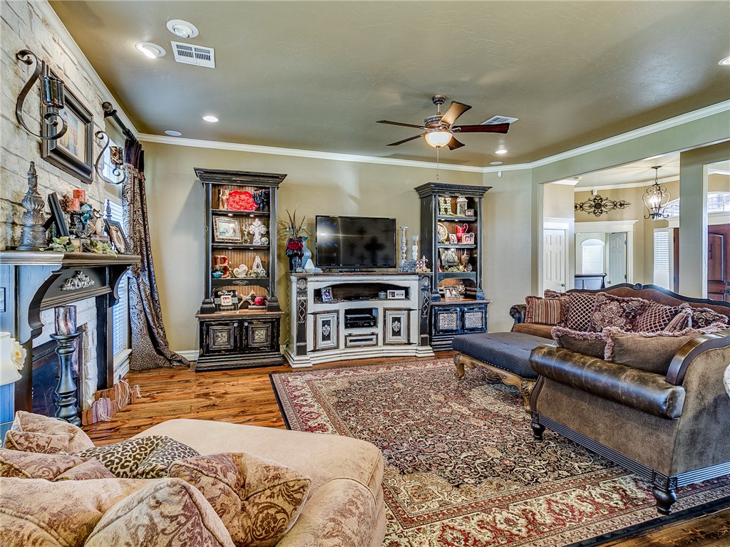 4601 Mackenzie Dr, Moore, OK 73160 photo 12
