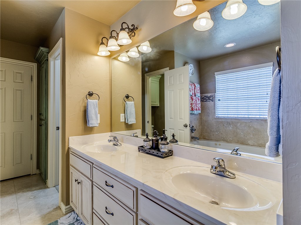 4601 Mackenzie Dr, Moore, OK 73160 photo 31