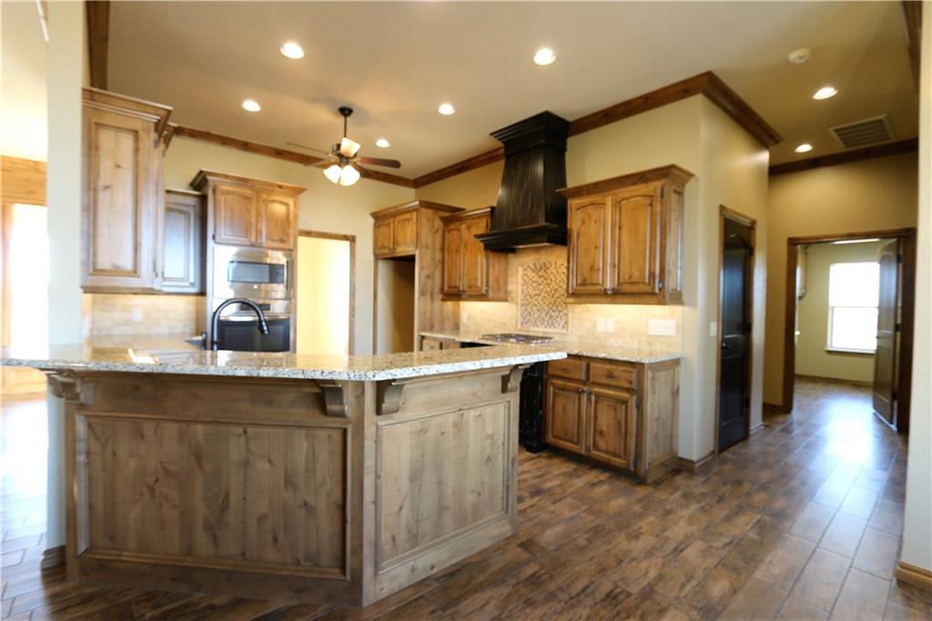 748 Schumann Ct, Tuttle, OK 73089 photo 4