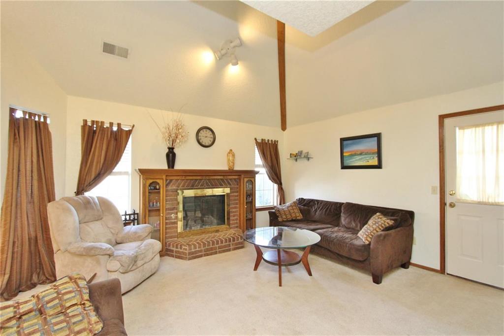 809 W Elder Dr, Mustang, OK 73064 photo 6