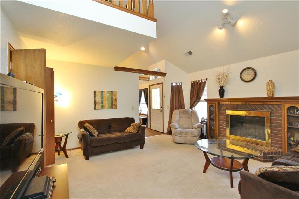 809 W Elder Dr, Mustang, OK 73064 photo 5