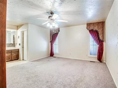Undisclosed, Moore, OK 73160 photo 14