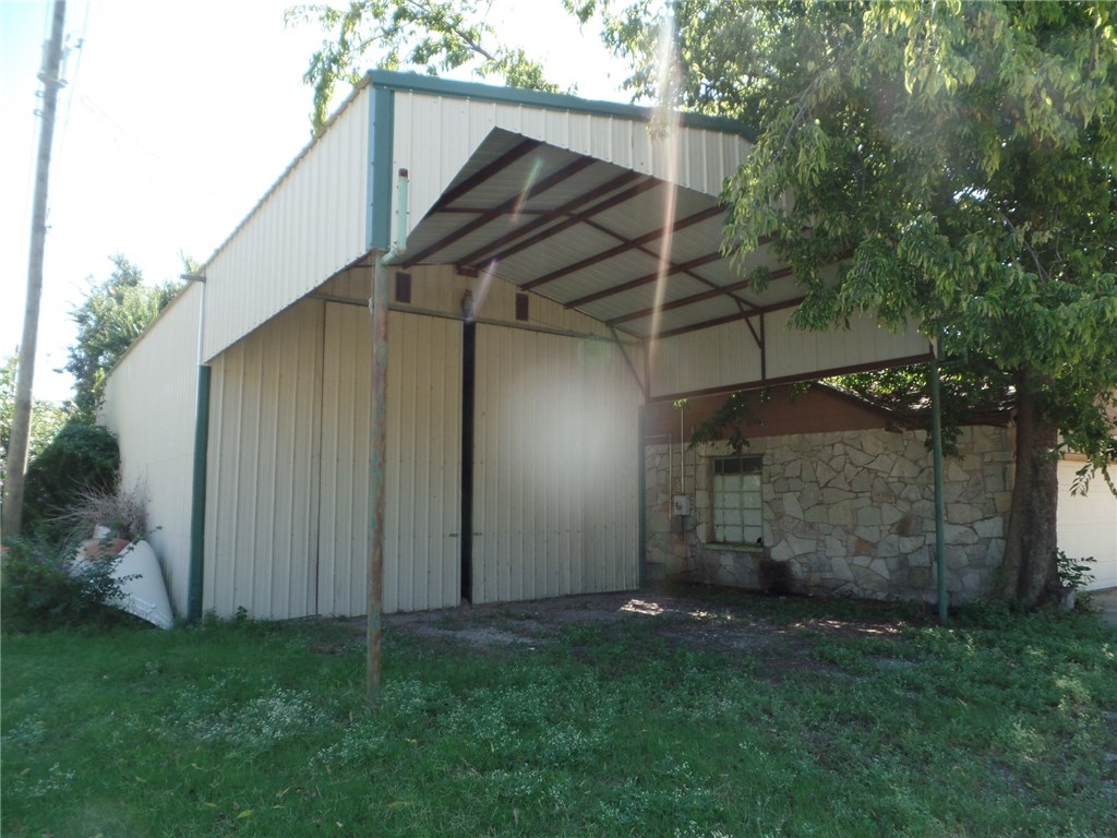 402 NW 3rd St, Minco, OK 73059 photo 12