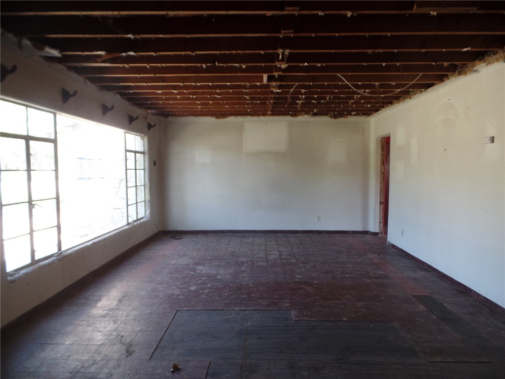 402 NW 3rd St, Minco, OK 73059 photo 3