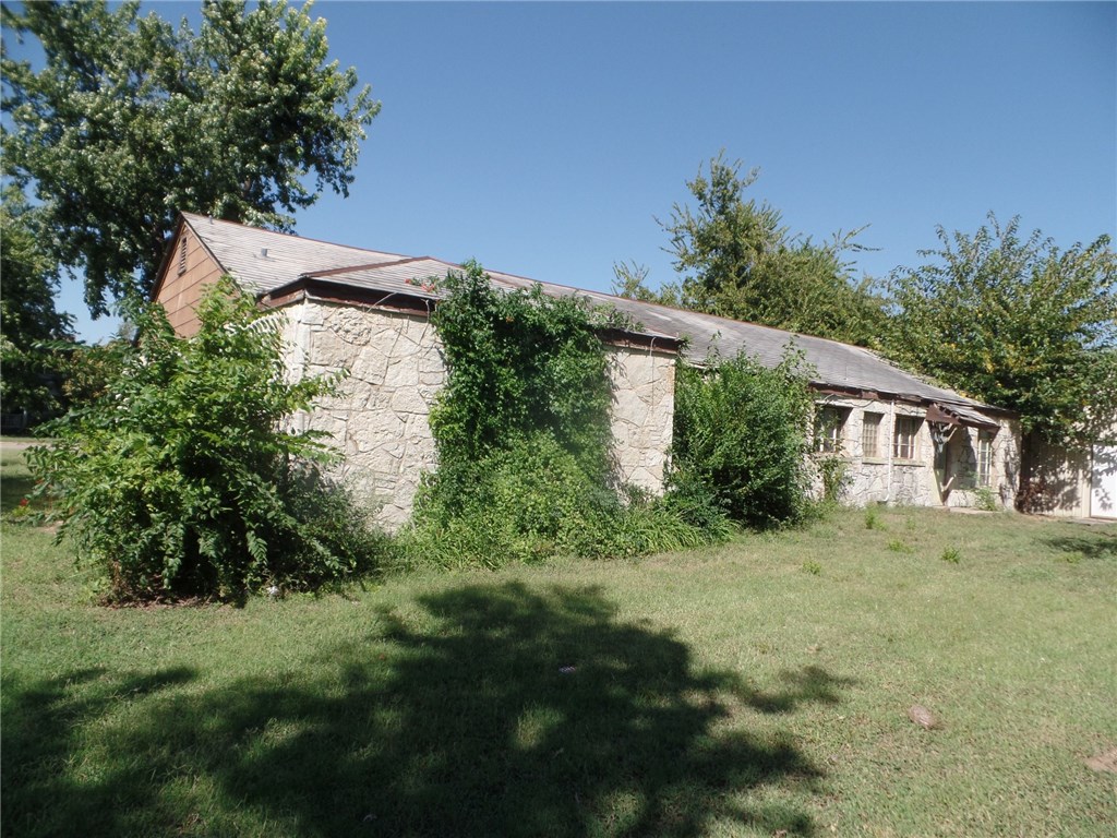 402 NW 3rd St, Minco, OK 73059 photo 11