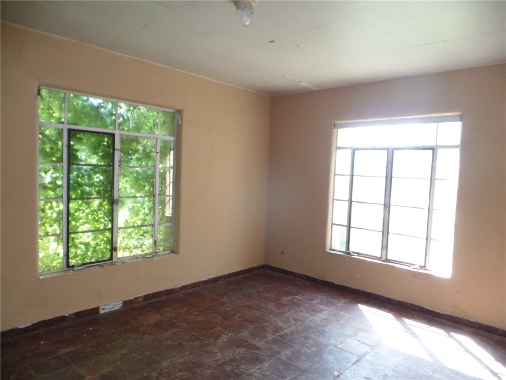 402 NW 3rd St, Minco, OK 73059 photo 6