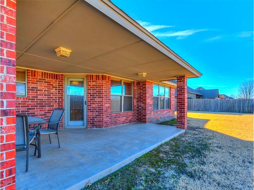 2005 Oak Dr, Moore, OK 73170 photo 7