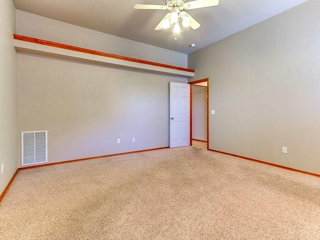 2005 Oak Dr, Moore, OK 73170 photo 5
