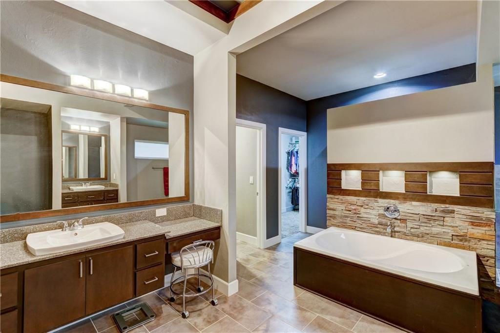 17304 Shadow Hawk Ln, Edmond, OK 73012 photo 23