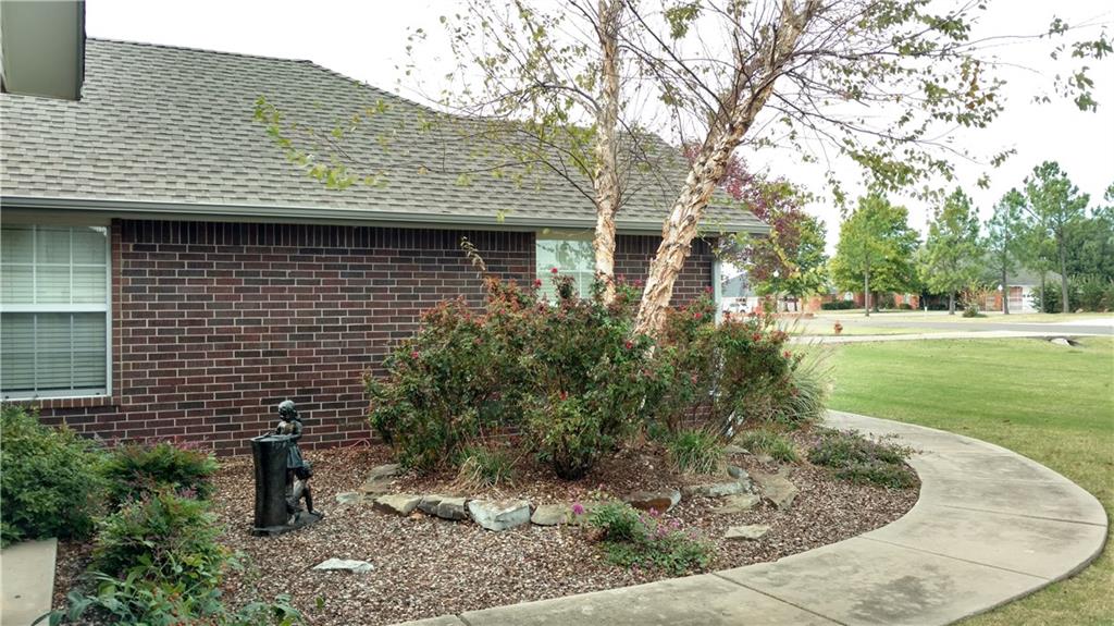 2116 NE 14th St, Moore, OK 73160 photo 6