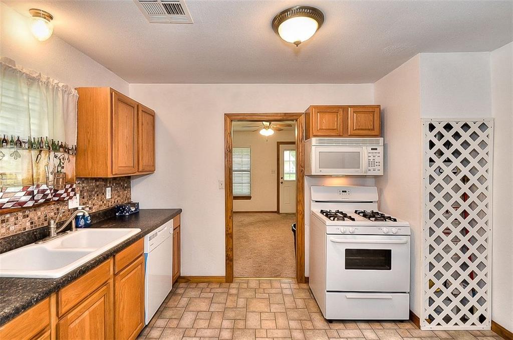 407 W Hughes, Wayne, OK 73095 photo 13