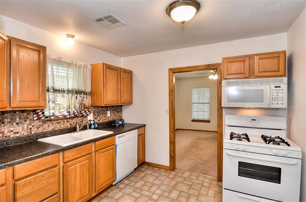 407 W Hughes, Wayne, OK 73095 photo 11