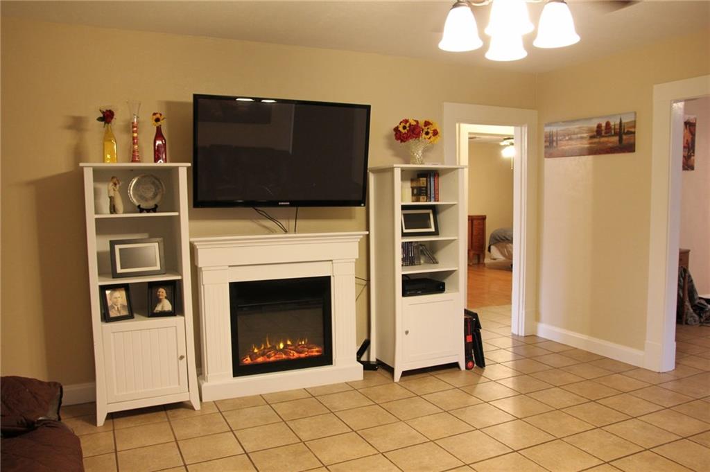 605 Lee St, Altus, OK 73521 photo 3