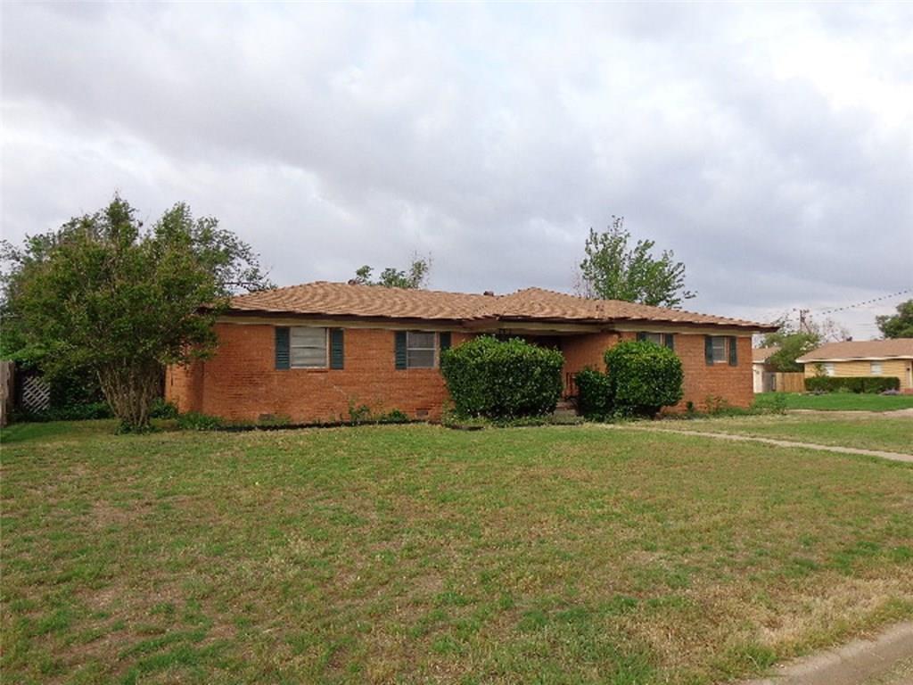712 Vine, Altus, OK 73521 photo 1
