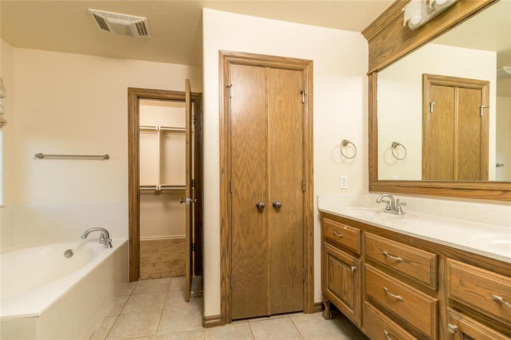 3305 Cypress Ct, Moore, OK 73170 photo 12