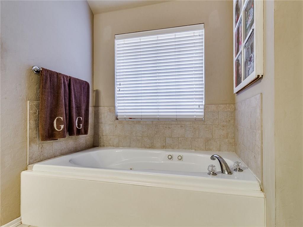 625 Elder Ln, Mustang, OK 73064 photo 13