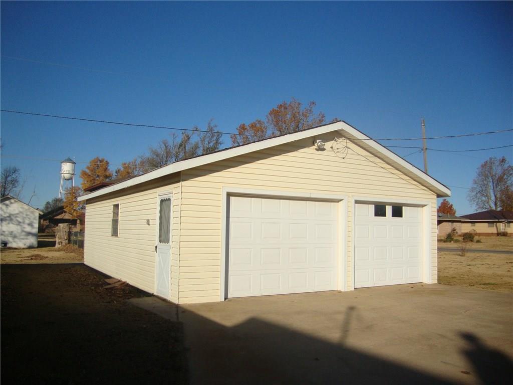631 N Broadway, Hydro, OK 73048 photo 4