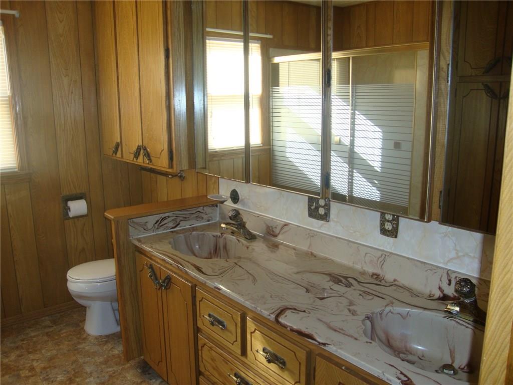 631 N Broadway, Hydro, OK 73048 photo 11