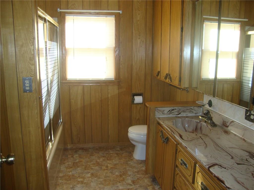 631 N Broadway, Hydro, OK 73048 photo 10