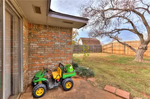 631 E 27th, Edmond, OK 73013 photo 36