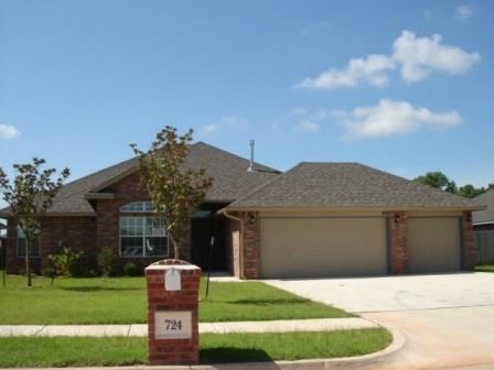 724 E Juniper Ln, Mustang, OK 73064 photo 1