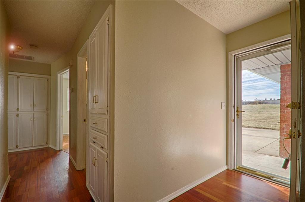 205 E Beam, Yukon, OK 73099 photo 5