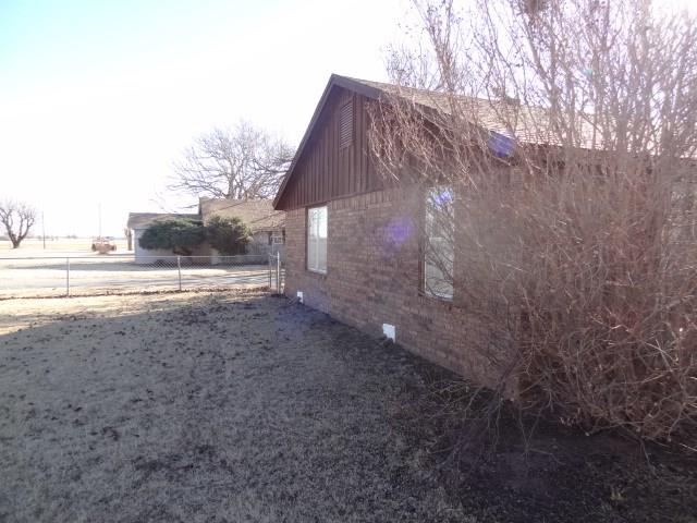 122 N 10th, Sentinel, OK 73664 photo 8