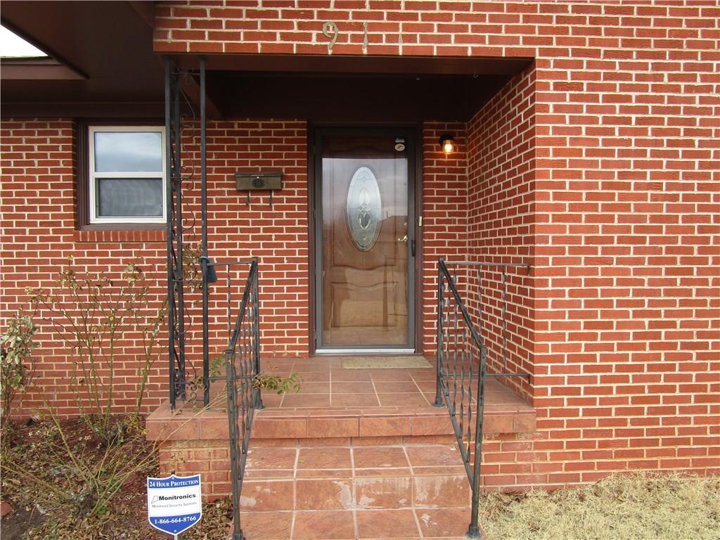 911 E Sutherland, Altus, OK 73521 photo 3