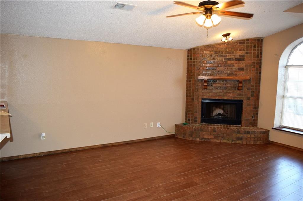 2129 Goodrich Dr, Moore, OK 73170 photo 3