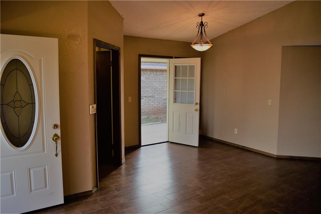2129 Goodrich Dr, Moore, OK 73170 photo 5