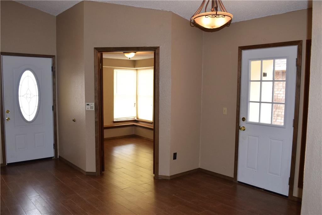 2129 Goodrich Dr, Moore, OK 73170 photo 4
