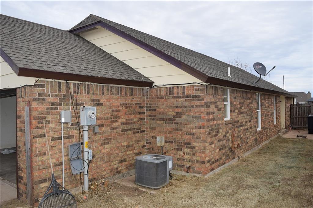 2129 Goodrich Dr, Moore, OK 73170 photo 12