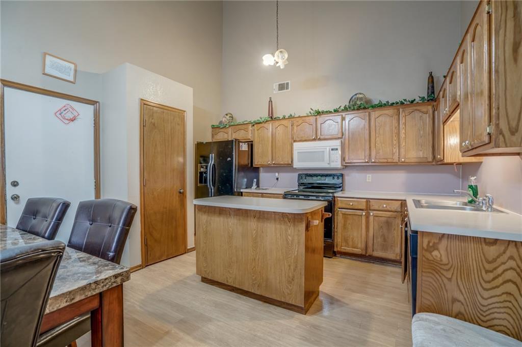 2524 Lakecrest Dr, Moore, OK 73170 photo 7