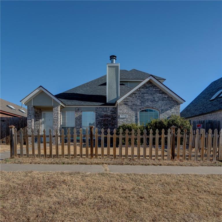 2524 Lakecrest Dr, Moore, OK 73170 photo 2