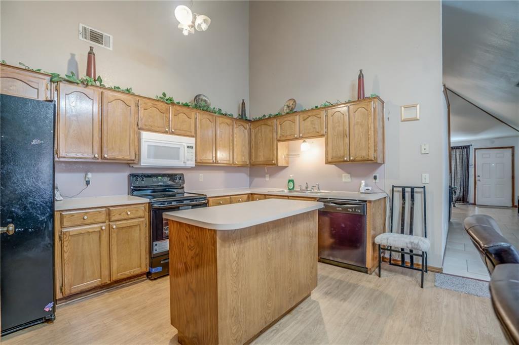 2524 Lakecrest Dr, Moore, OK 73170 photo 8