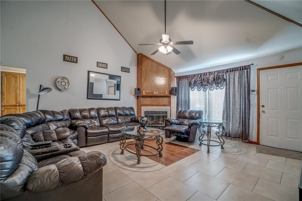 2524 Lakecrest Dr, Moore, OK 73170 photo 4