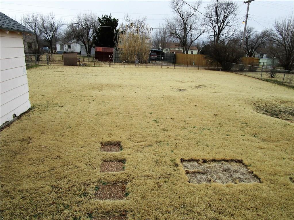 1024 E Liveoak, Altus, OK 73521 photo 9