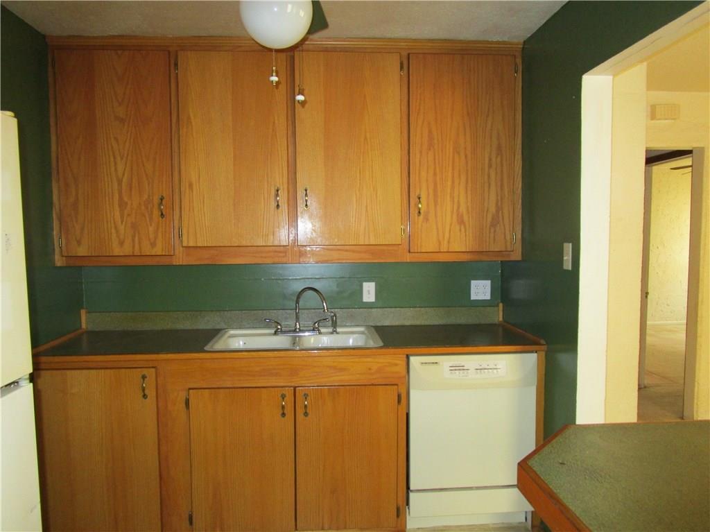 1024 E Liveoak, Altus, OK 73521 photo 6