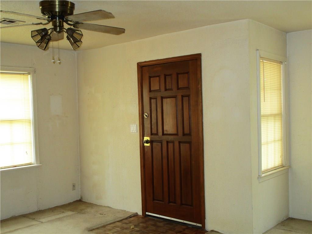 1024 E Liveoak, Altus, OK 73521 photo 3